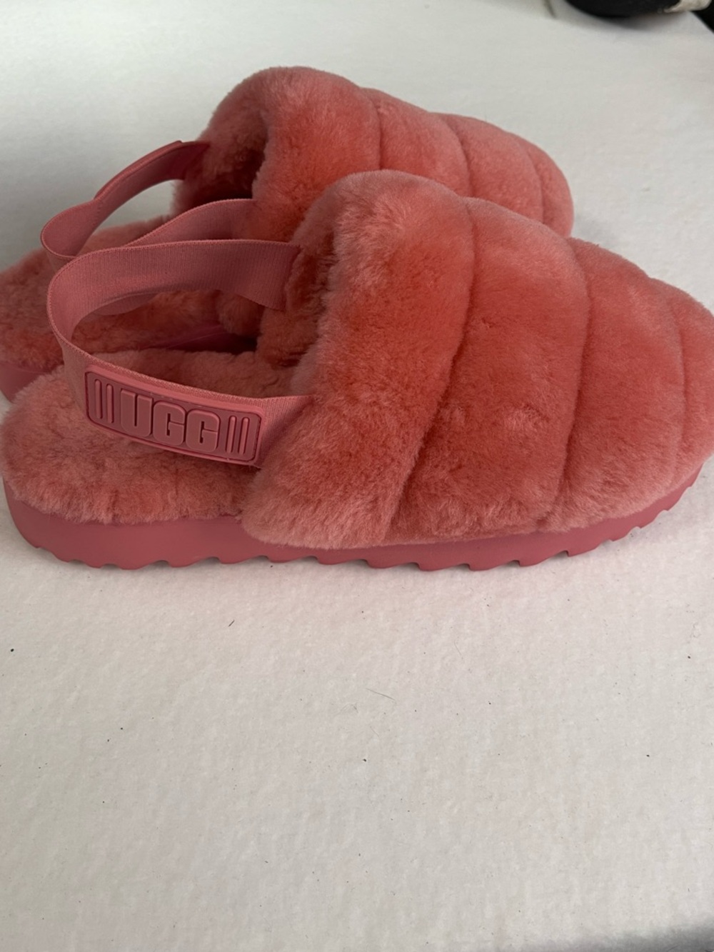 UGG Women's‎ Vibrant Pink Fluffy Slippers size 9